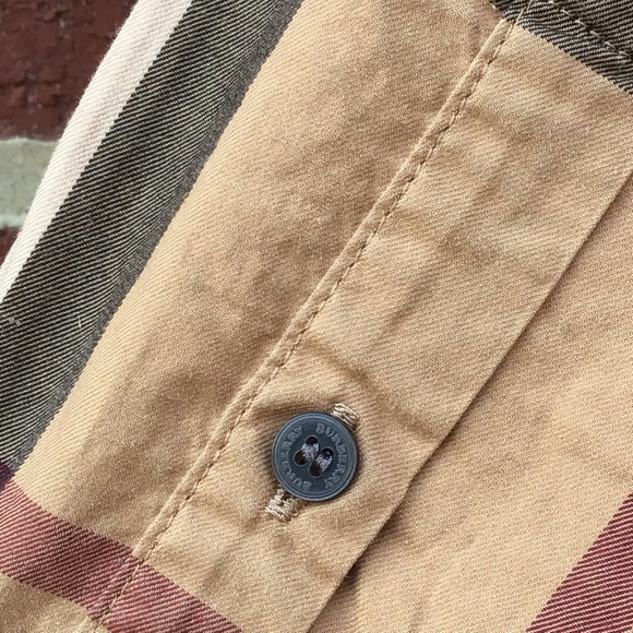 Authentic Burberry 👕 - Picture 5 of 13